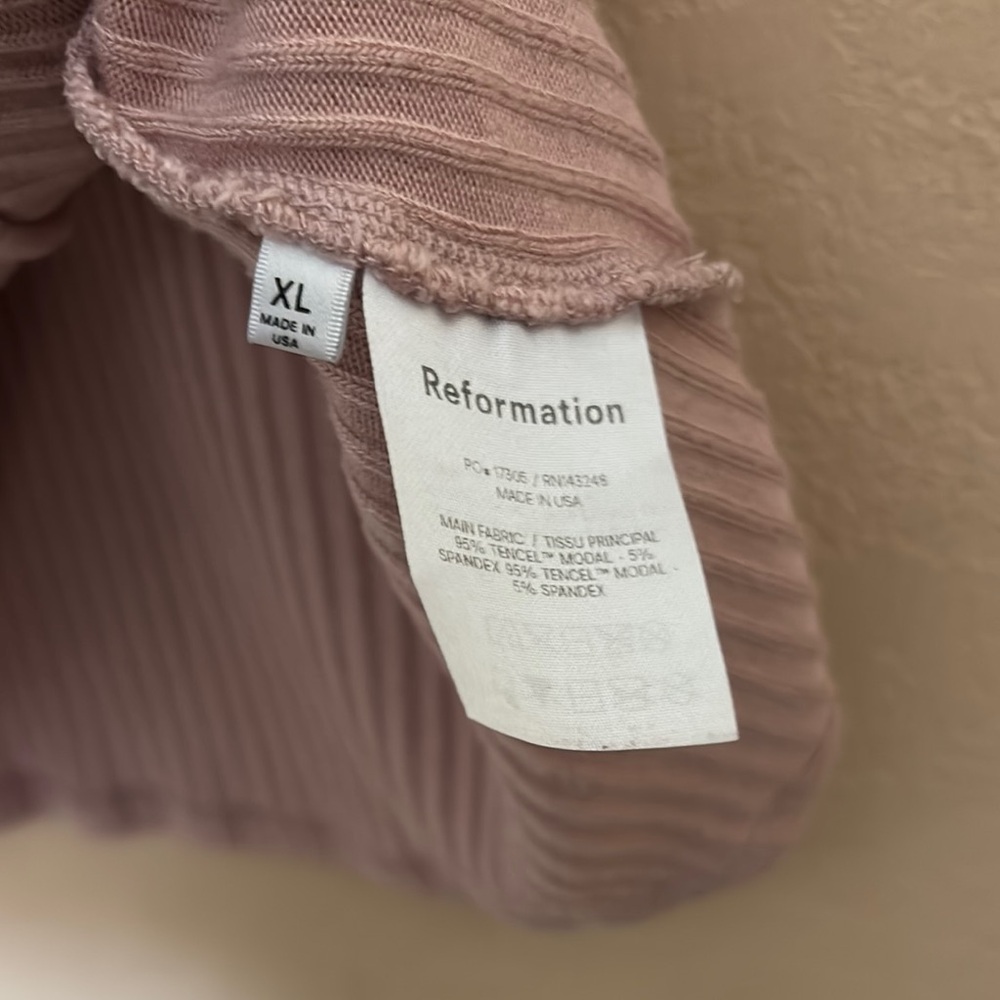 Women's Pink Ribbed Top - Picture 3 of 4